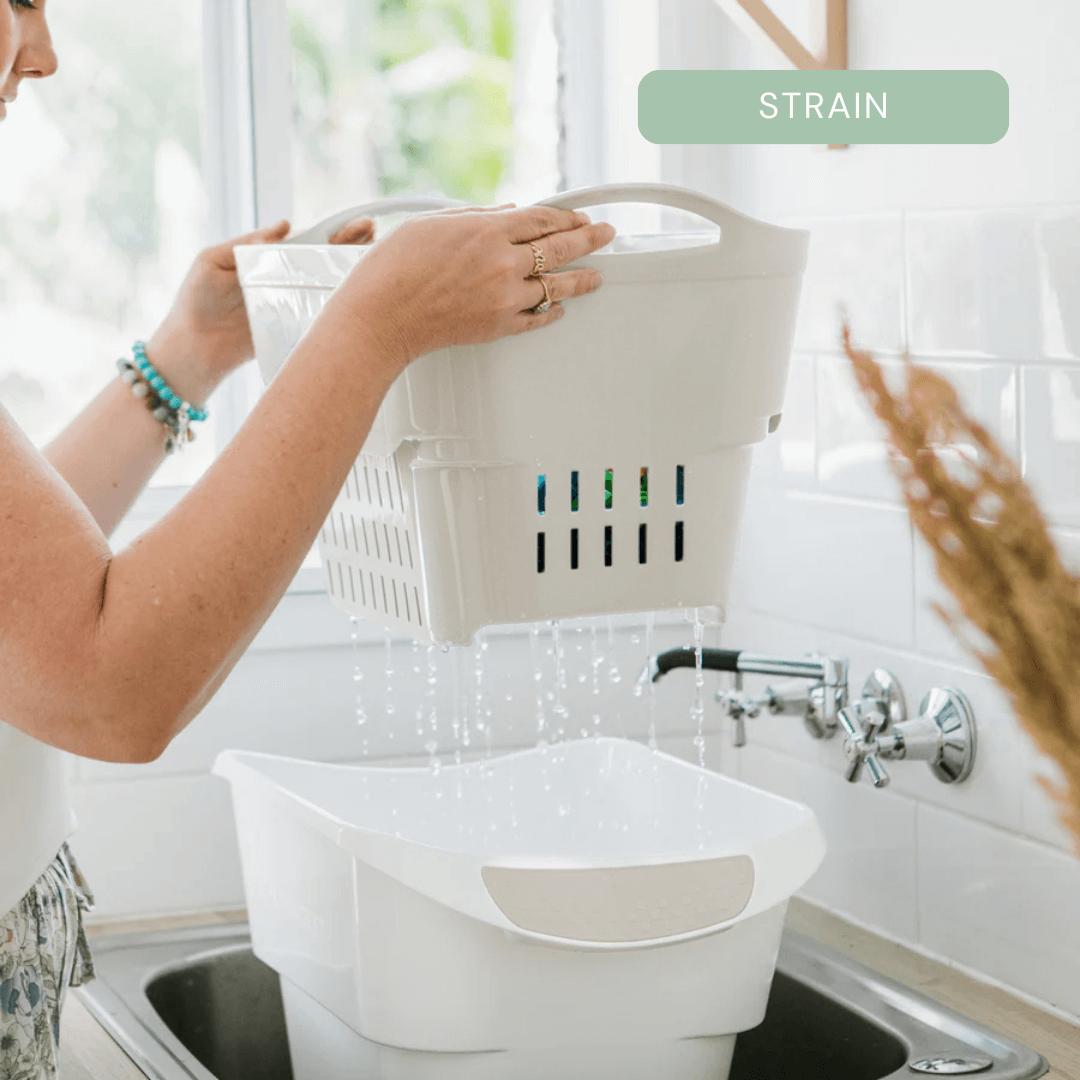 Strucket 19L strainer bucket draining dirty water,