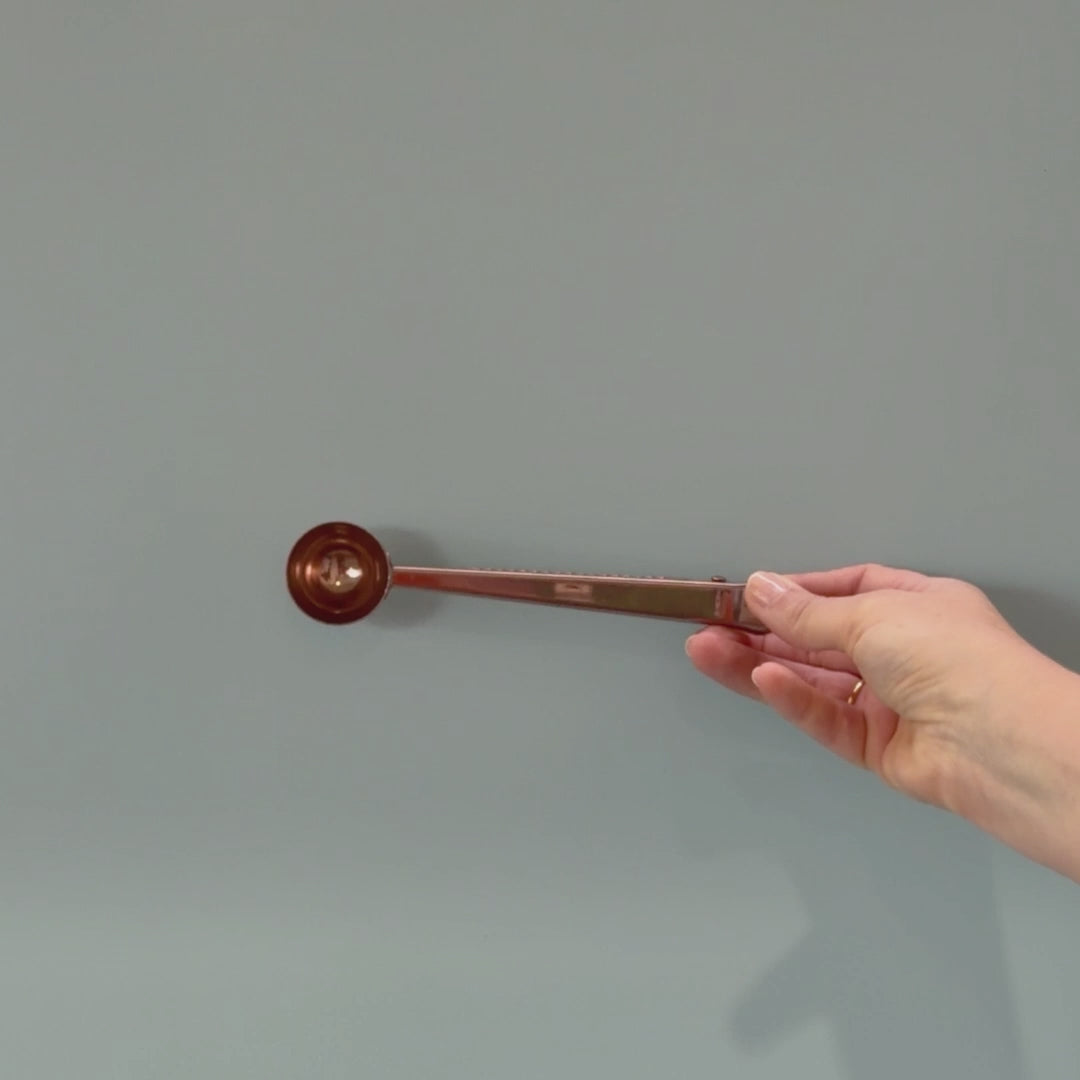 Strucket laundry clipable scoop solution