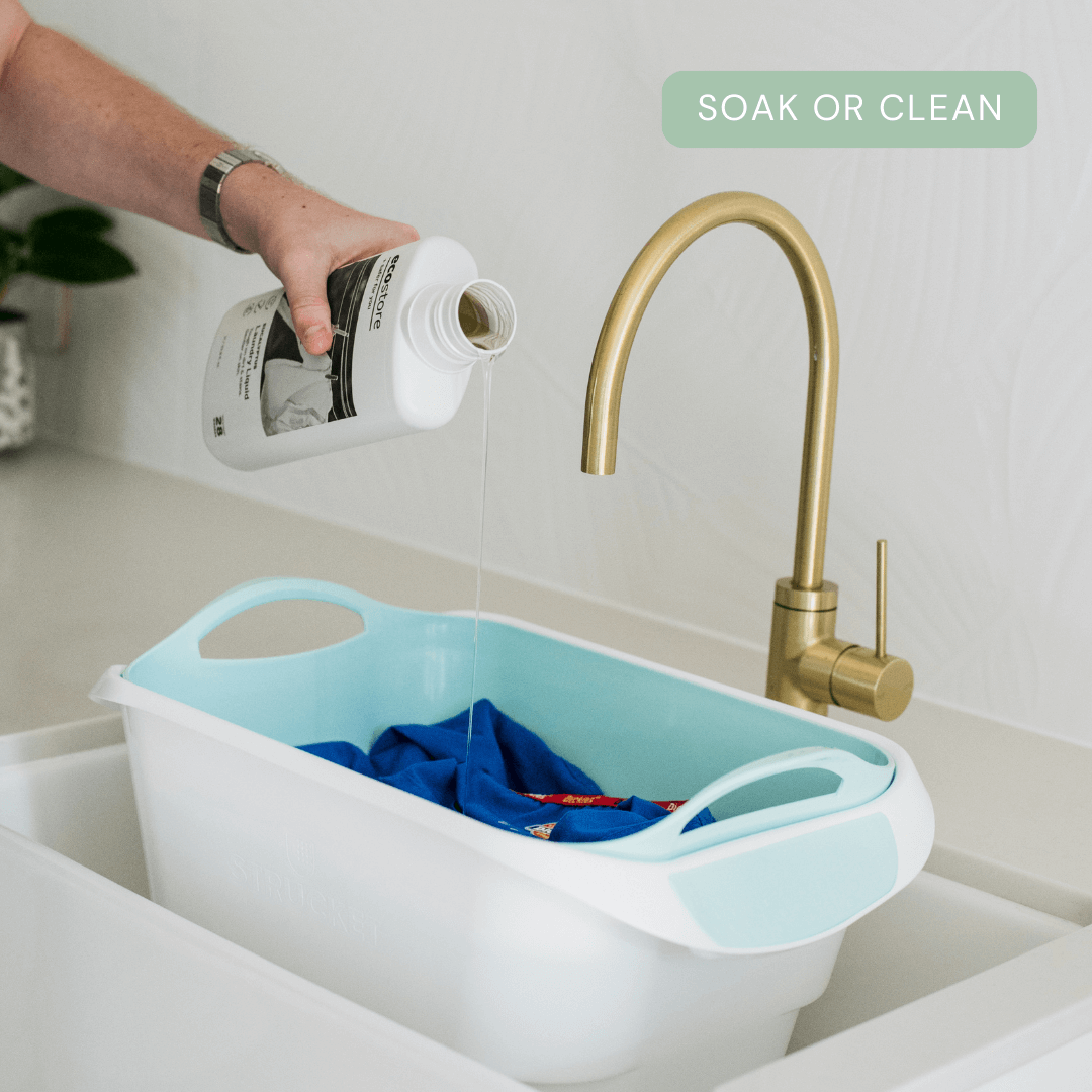 Hands-free soaking with Strucket 19L bucket, color aqua